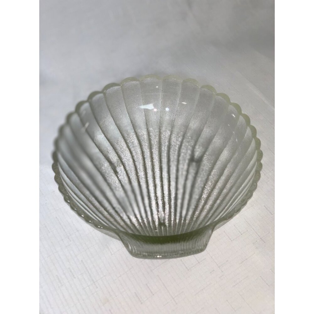 Vintage Clear Glass Shell-Shaped Decorative Bowl Textured Serving Dish Entertain